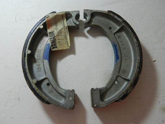 Yamaha XT550 DT250 YA6 IT490 RD200 Brake Shoes